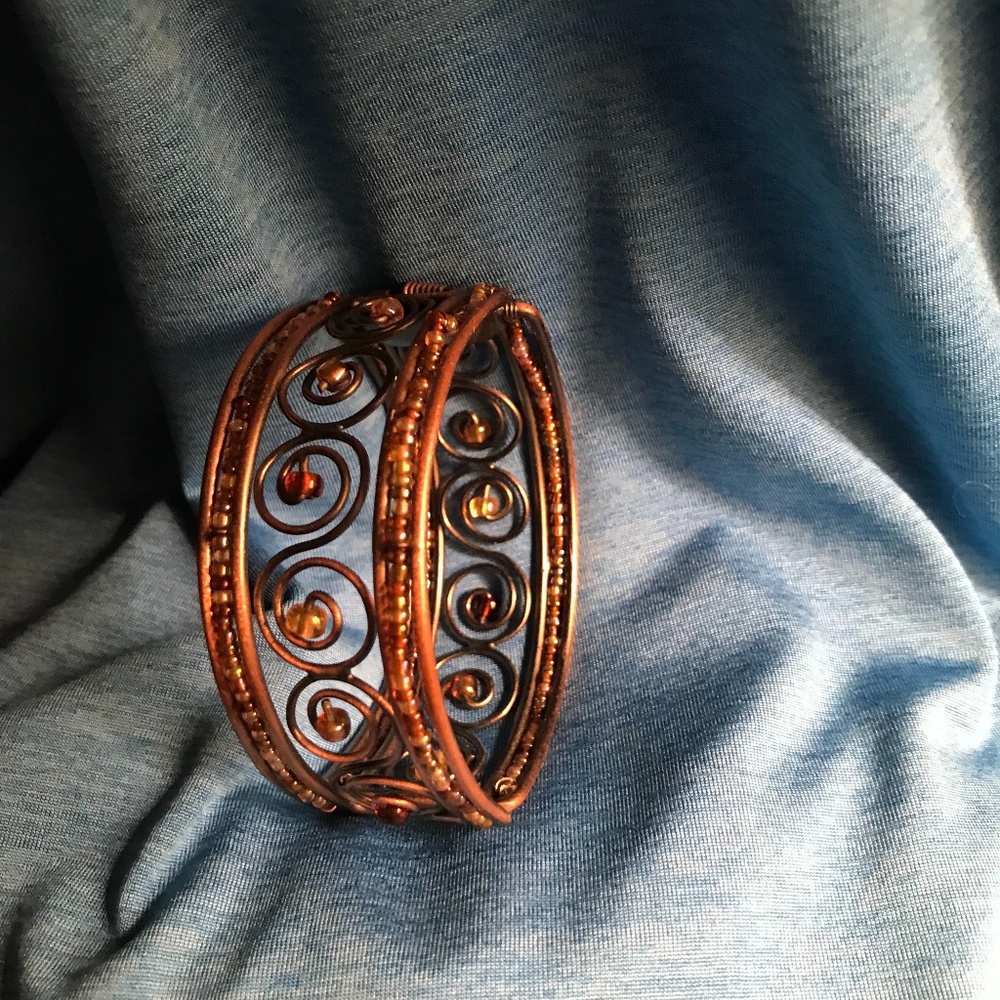 Bronze and bead hinged bracelet